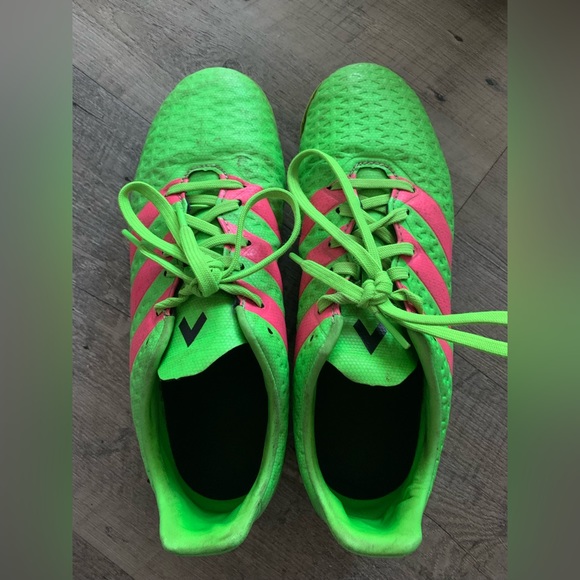 Adidas soccer cleats size 5 - Picture 2 of 3
